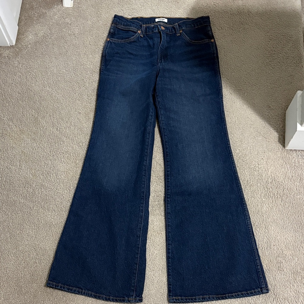 Worn one. Washer and dried.  29x32

Laying flat 15” 
Rise 11” 
length 32”